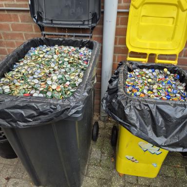 Foto 1 van 4 bij het verslag van Kliko's voor inzamelen doppen