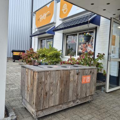 Foto 3 van 4 bij het verslag van Kliko's voor inzamelen doppen